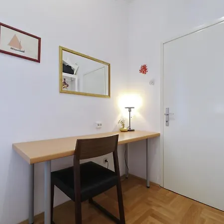 Lovely Rita's - Cosy In Center * 시베니크