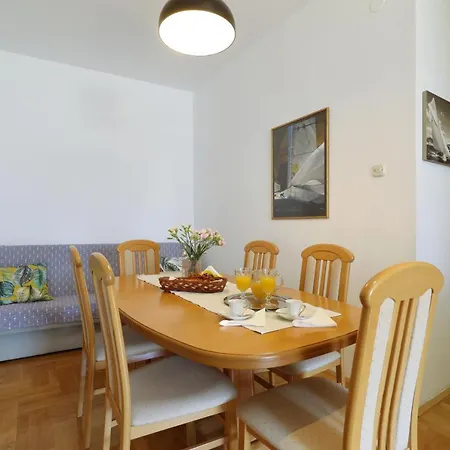 Lovely Rita's - Cosy In Center *