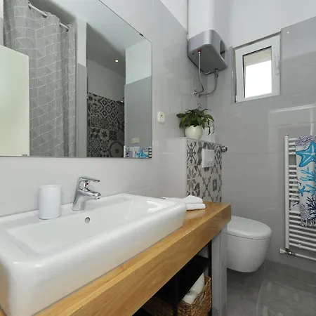 Lovely Rita's - Cosy In Center Apartment *