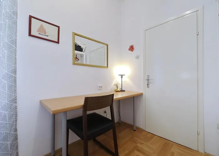 Lovely Rita's - Cosy In Center * שיבניק