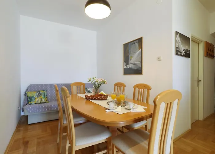 Lovely Rita's - Cosy In Center *